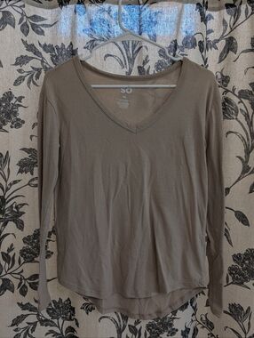 SO Brand - Muted Tan Oversized Flowy Long Sleeve V-Neck Top - Size XS
